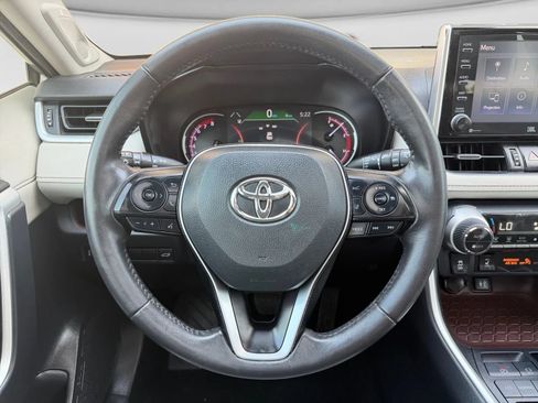 Used 2019 Toyota RAV4 Limited FWD image 29