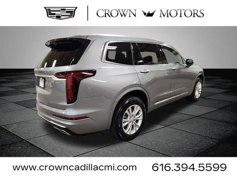 Certified 2025 Cadillac XT6 Luxury image 3