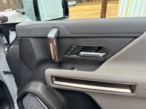 Used 2025 GMC Hummer EV 3X image 32