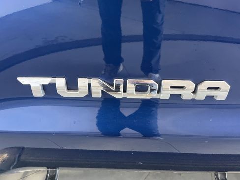 Used 2015 Toyota Tundra SR5 w/ SR5 Upgrade Package image 40