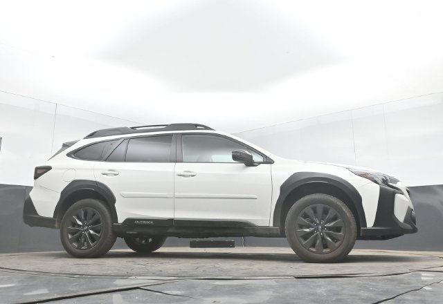 Used 2025 Subaru Outback Onyx Edition AWD/4WD image 35
