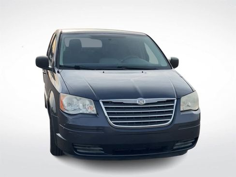 Used 2009 Chrysler Town & Country LX image 3