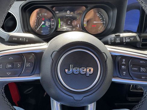 Certified 2025 Jeep Wrangler Sahara w/ Safety Group image 24