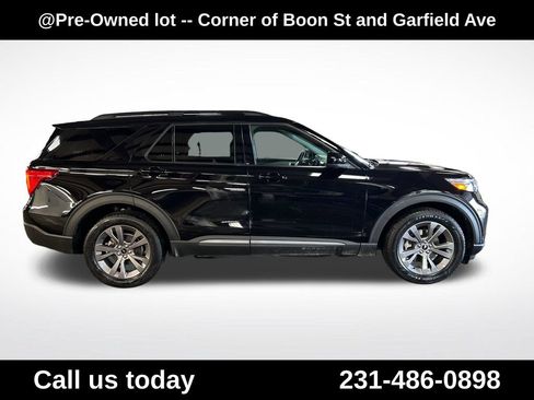 Used 2022 Ford Explorer XLT w/ Equipment Group 202A AWD/4WD image 6