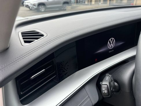 Used 2026 Volkswagen Tiguan SE AWD/4WD image 31