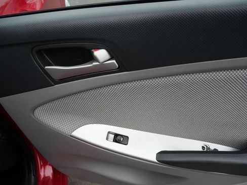 Used 2014 Hyundai Accent GS image 33