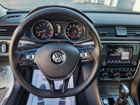 Used 2018 Volkswagen Passat 2.0T SE FWD image 9
