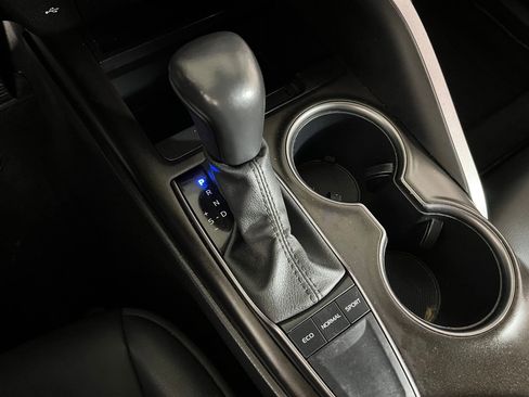 Used 2024 Toyota Camry SE image 14