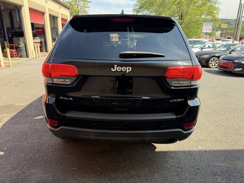 Used 2018 Jeep Grand Cherokee Laredo AWD/4WD image 5