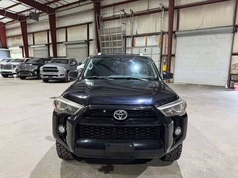 Used 2018 Toyota 4Runner SR5 AWD/4WD image 10