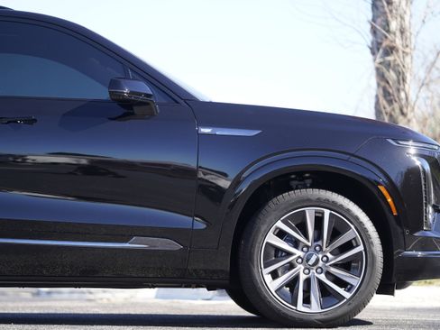 Used 2026 Cadillac Vistiq Sport image 7