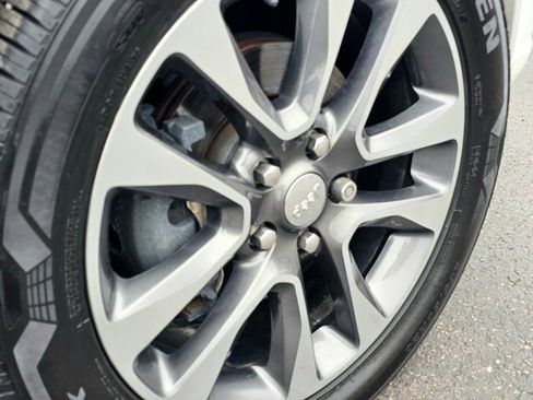 Used 2018 Jeep Grand Cherokee Overland image 7