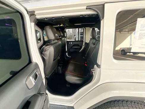 Used 2018 Jeep Wrangler Unlimited Sahara image 26