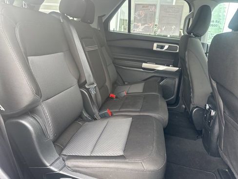 Used 2022 Ford Explorer XLT image 14