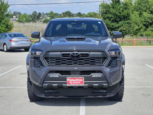 Used 2025 Toyota Tacoma TRD Sport AWD/4WD image 2