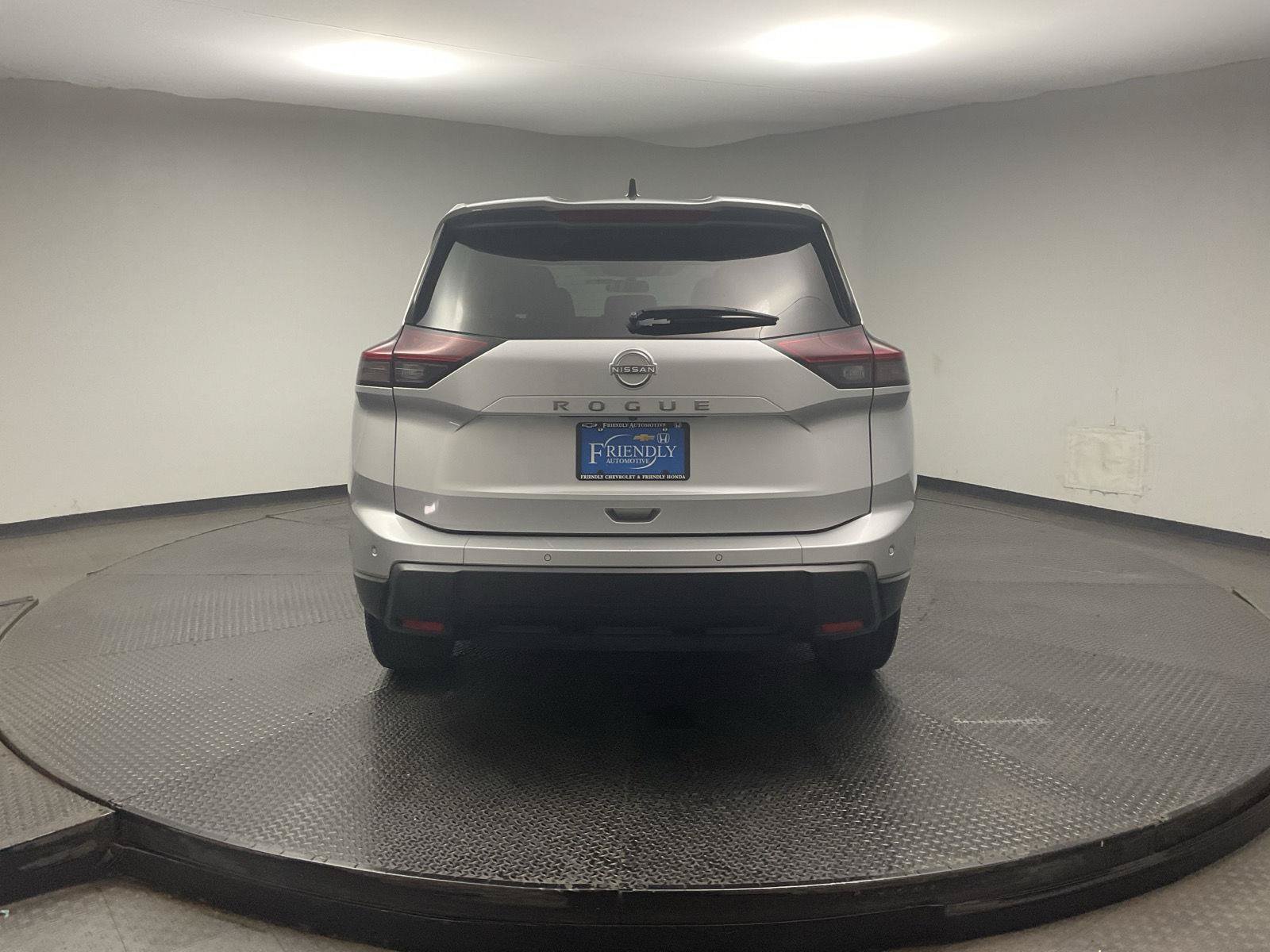 Used 2024 Nissan Rogue S FWD image 6