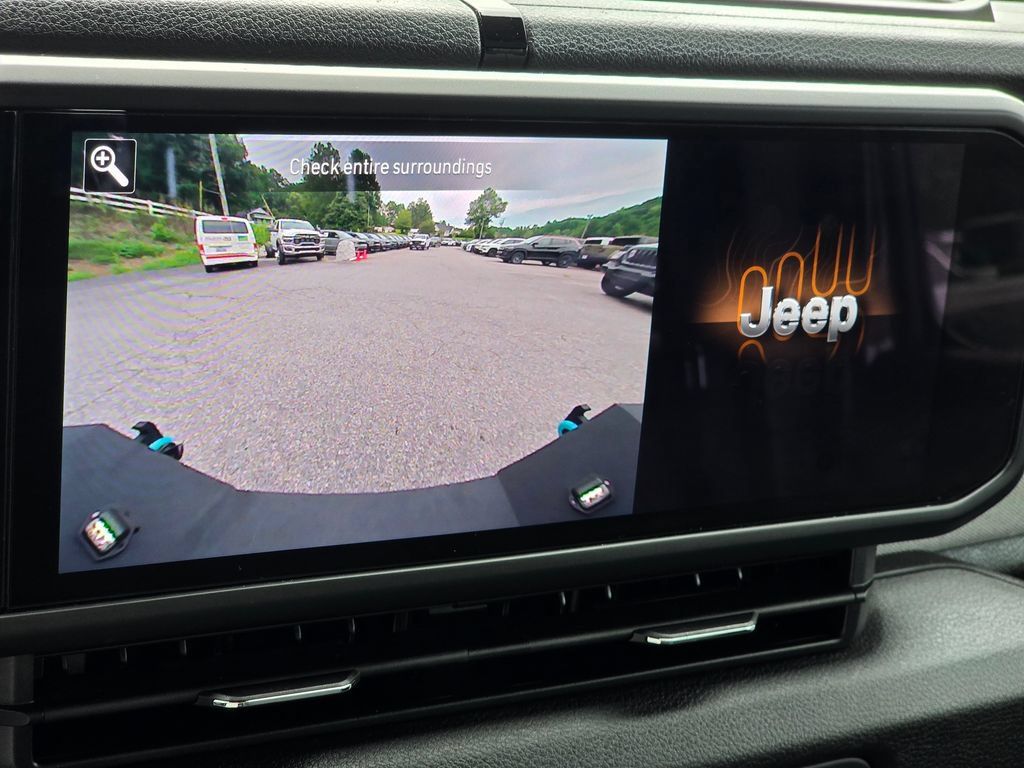 Used 2024 Jeep Gladiator Sport AWD/4WD image 9