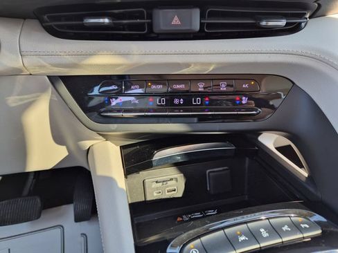 Used 2023 Buick Envision Avenir FWD image 31