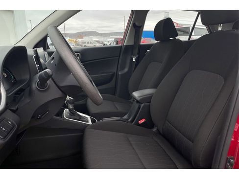 Used 2023 Hyundai Venue SE image 11