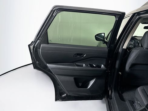 Used 2025 Nissan Pathfinder SV image 26