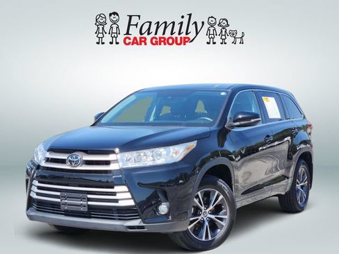 Certified 2018 Toyota Highlander Plus FWD image 1