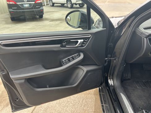 Used 2016 Porsche Macan S image 13