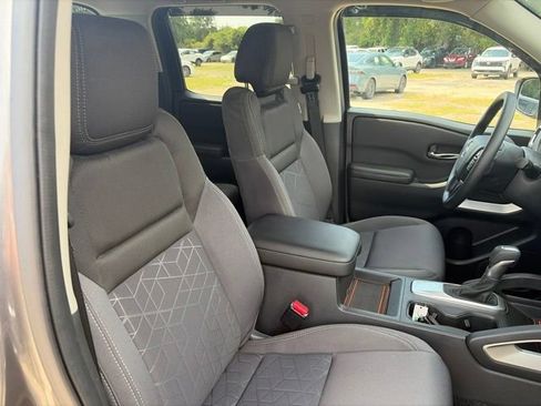 Used 2025 Nissan Frontier SV RWD image 13