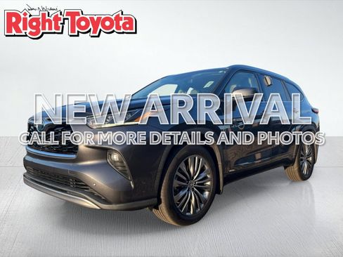 Used 2020 Toyota Highlander Platinum AWD/4WD image 1