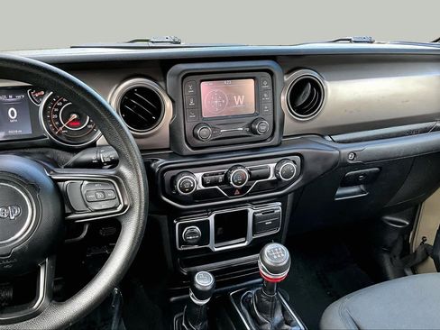 Used 2020 Jeep Gladiator Sport AWD/4WD image 7