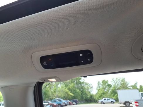 Used 2017 Chrysler Pacifica Limited FWD image 16