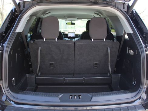 Used 2023 Ford Explorer XLT AWD/4WD image 23