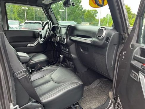 Used 2014 Jeep Wrangler Unlimited Sahara w/ Connectivity Group AWD/4WD image 18