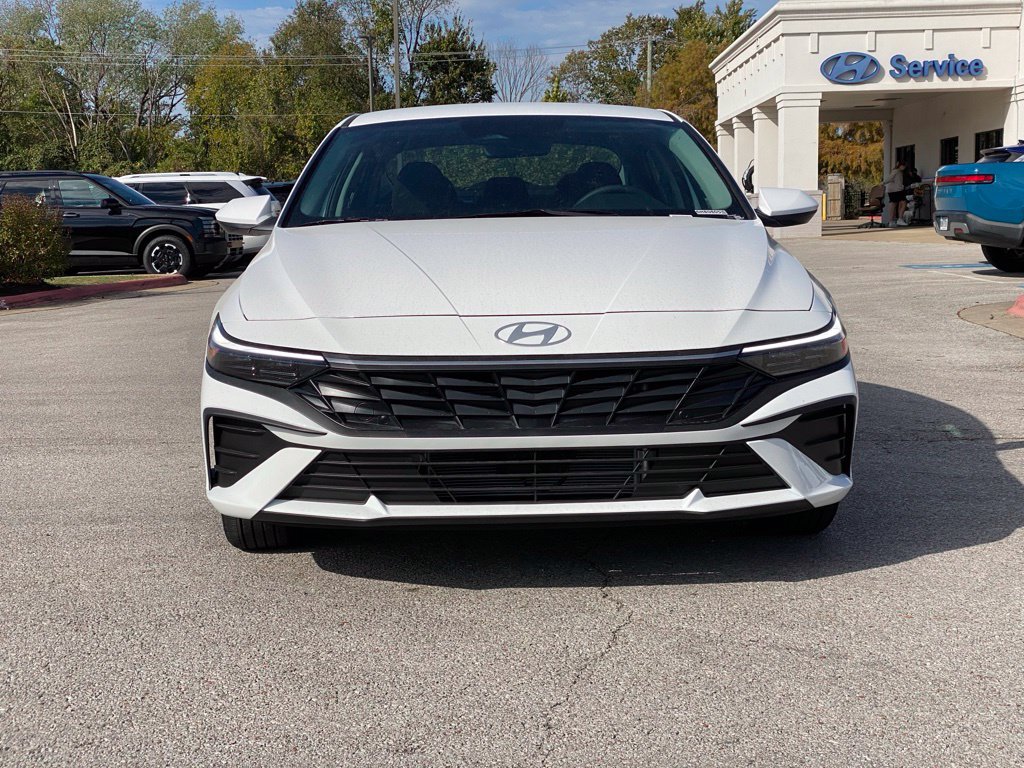 New 2026 Hyundai Elantra Hybrid FWD image 2