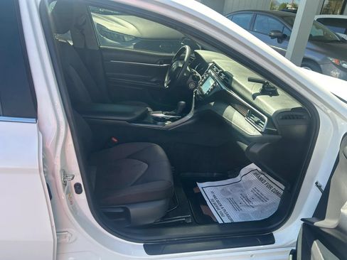 Used 2019 Toyota Camry LE FWD image 4