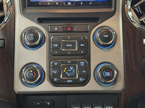 Used 2014 Ford F250 Lariat w/ Chrome Package image 37