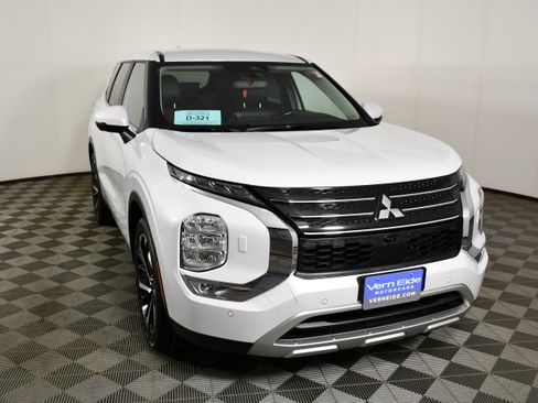 Used 2022 Mitsubishi Outlander SE AWD/4WD image 3