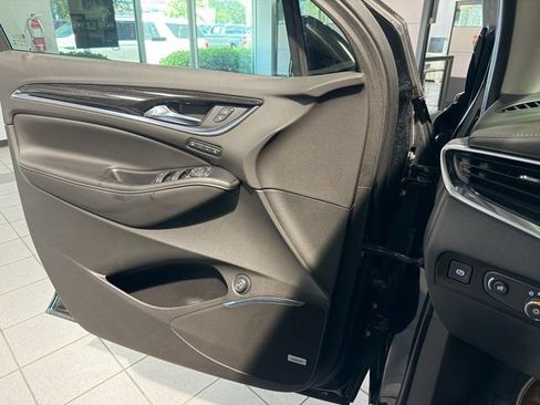 Used 2021 Buick Enclave Avenir w/ Avenir Technology Package FWD image 27