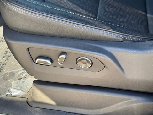 Used 2025 GMC Yukon XL Denali image 16