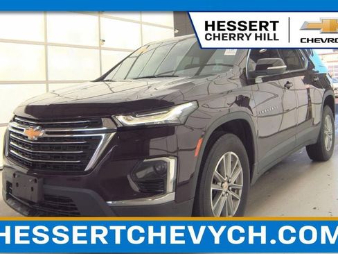 Certified 2023 Chevrolet Traverse LT image 1
