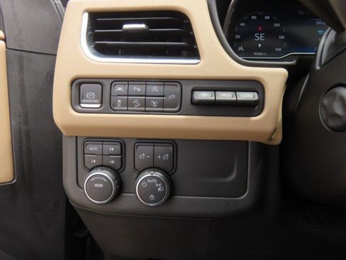 Used 2022 Chevrolet Tahoe Premier AWD/4WD image 26