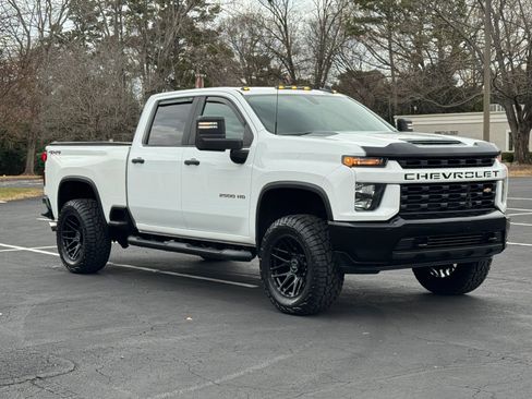 Used 2021 Chevrolet Silverado 2500 Custom w/ Custom Value Package image 4