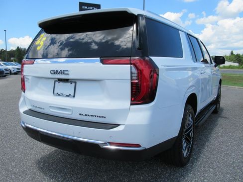 Used 2025 GMC Yukon XL Elevation w/ Elevation Premium Package AWD/4WD image 7