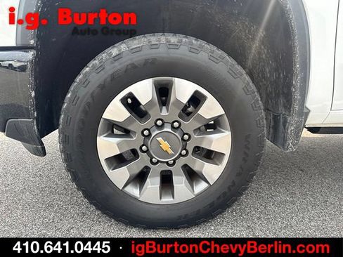 Used 2024 Chevrolet Silverado 2500 Custom w/ Custom Convenience Package AWD/4WD image 4