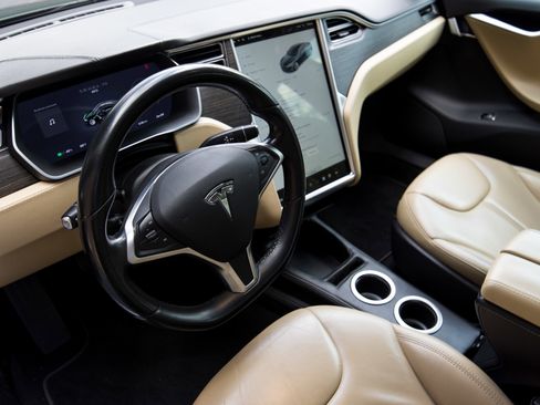 Used 2014 Tesla Model S 85 image 18