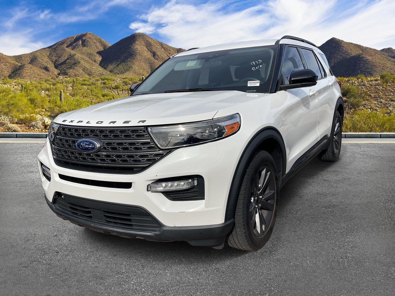 Used 2022 Ford Explorer XLT w/ Equipment Group 202A RWD image 2