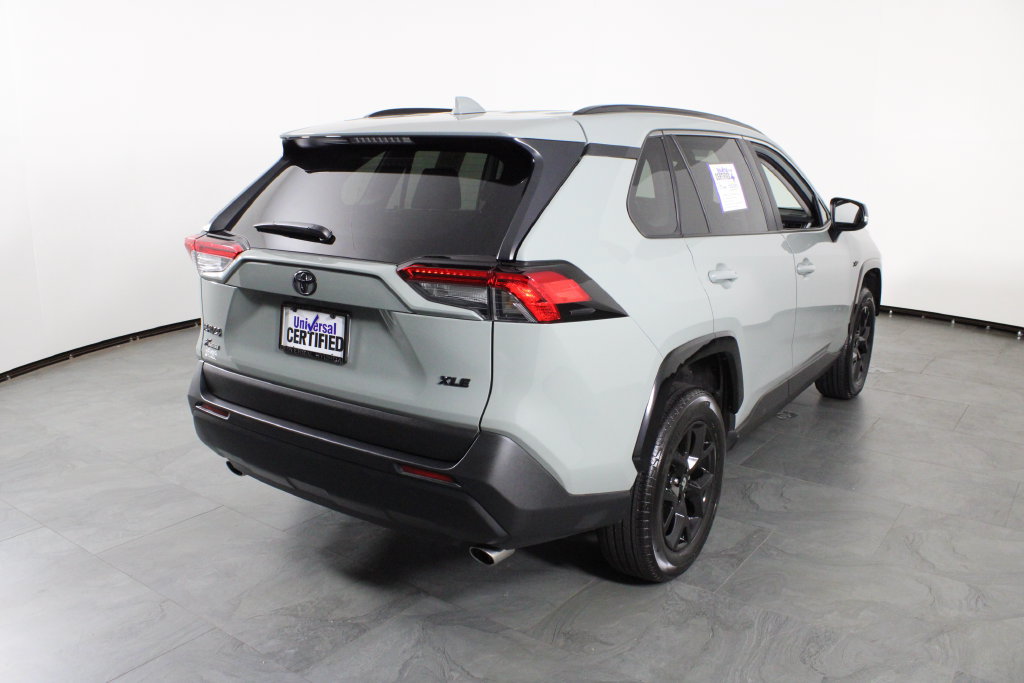 Used 2023 Toyota RAV4 XLE w/ Convenience Package FWD image 3