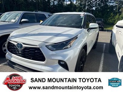 Used 2023 Toyota Highlander LE
