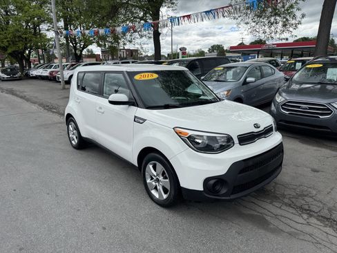 Used 2018 Kia Soul FWD image 1