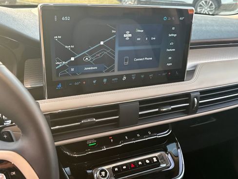 Used 2025 Lincoln Corsair AWD w/ Equipment Group 101A image 24