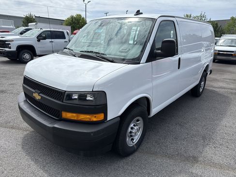 New 2025 Chevrolet Express 3500 w/ Driver Convenience Package RWD image 4